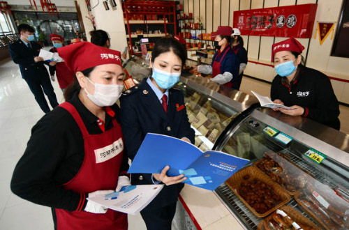 遼寧稅務創新服務 線上宣傳與線下服務融合，美甲服務點亮稅收宣傳月新模式